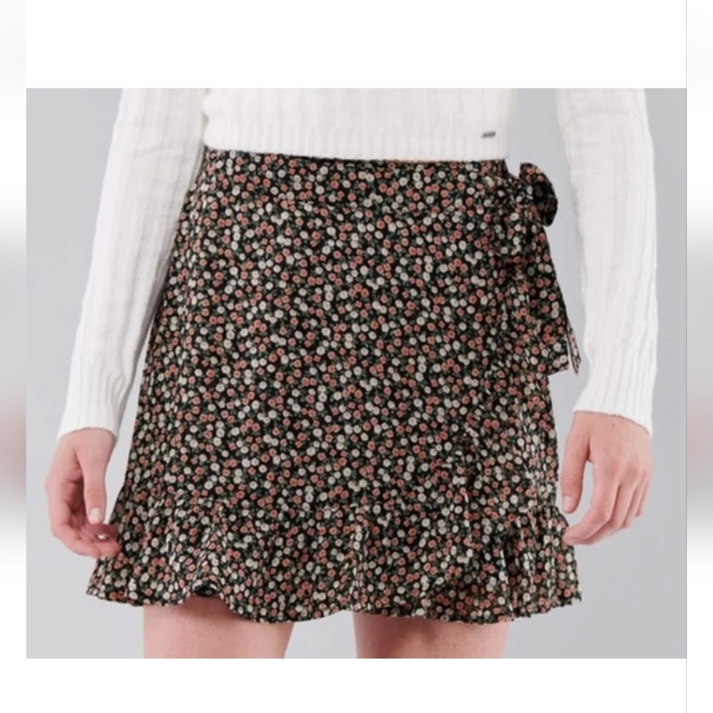 Hollister Floral Mini Skirt High Rise Pull On Size S